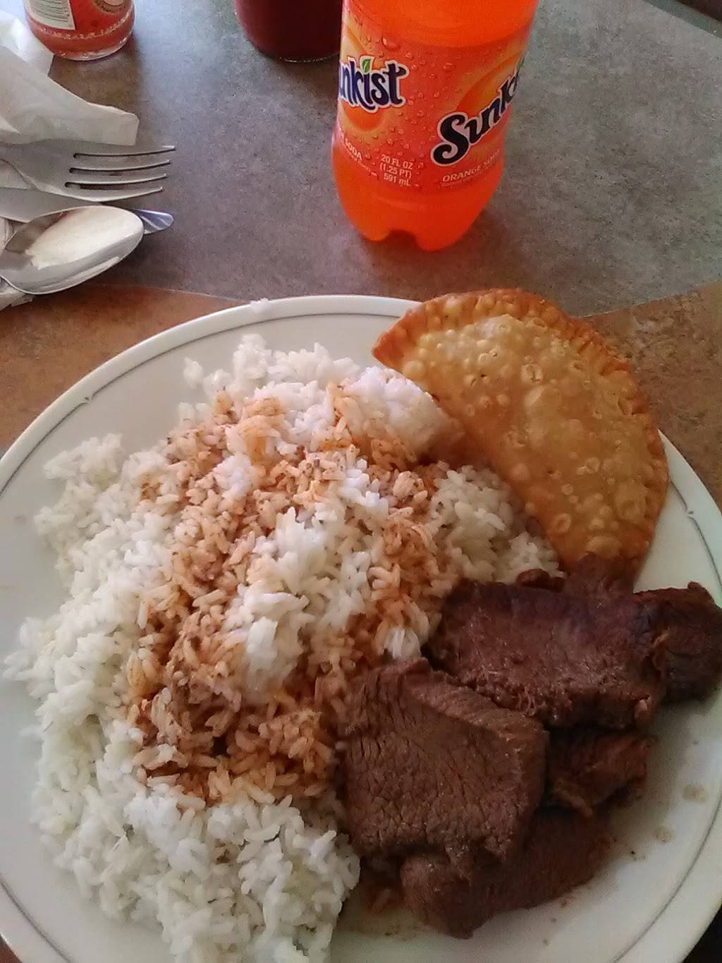 Villamar Caribbean Restaurant | restaurant | 31 White St, Haverhill, MA 01830, USA | 9783734090 OR +1 978-373-4090