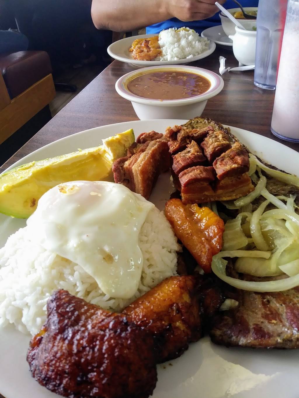 Antojitos Latin Cravings | restaurant | 2302 W Columbus Dr, Tampa, FL 33607, USA | 8132519499 OR +1 813-251-9499