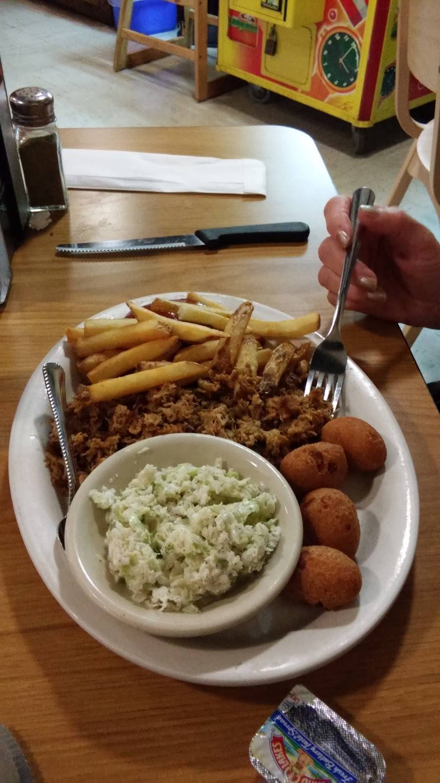 Virlies Grill | restaurant | 58 Hillsboro St, Pittsboro, NC 27312, USA | 9195420376 OR +1 919-542-0376