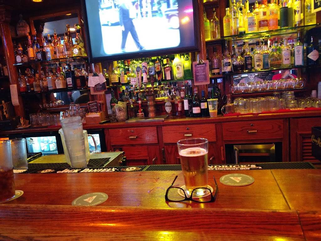 Ausiellos 5th Street Bar and Grill | restaurant | 609 5th St, Santa Rosa, CA 95404, USA | 7075799408 OR +1 707-579-9408