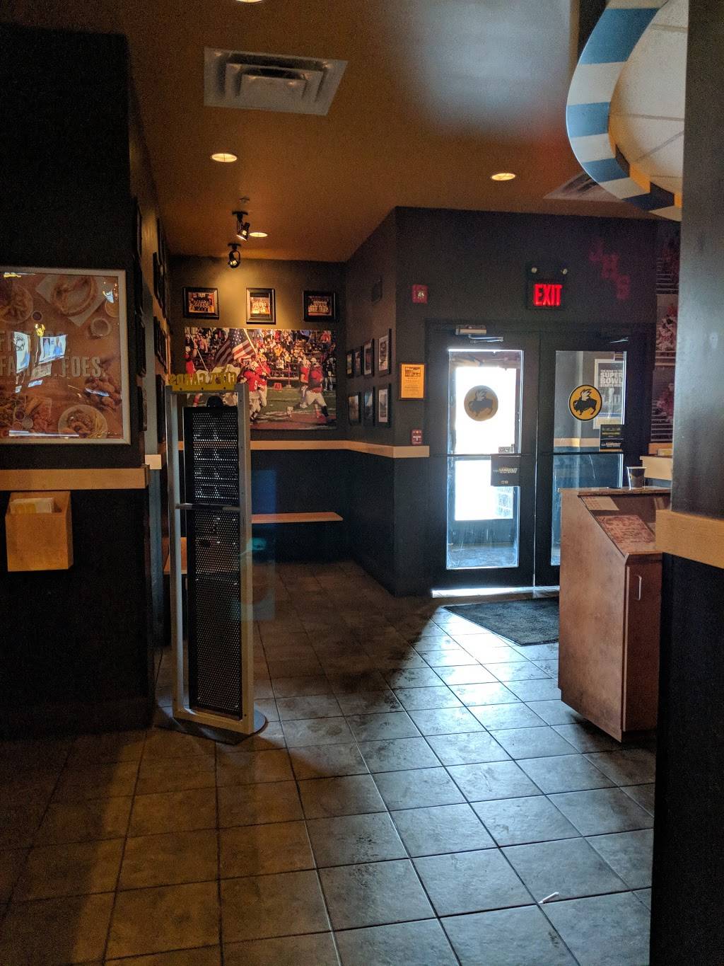 Buffalo Wild Wings | meal takeaway | 1235 W Morton Ave, Jacksonville, IL 62650, USA | 2178661937 OR +1 217-866-1937