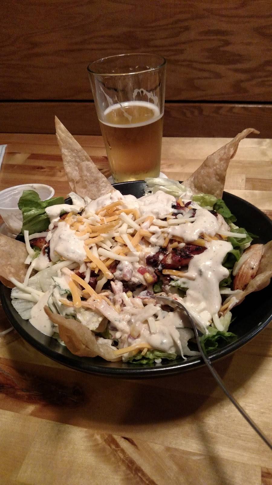 Googs Pub & Grub | restaurant | 667 Hastings Ave, Holland, MI 49423, USA | 6165463422 OR +1 616-546-3422