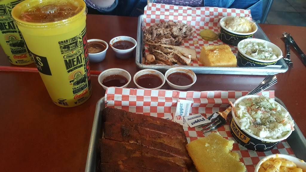 Dickeys Barbecue Pit | restaurant | 7769 Day Dr, Parma, OH 44129, USA | 4408823808 OR +1 440-882-3808
