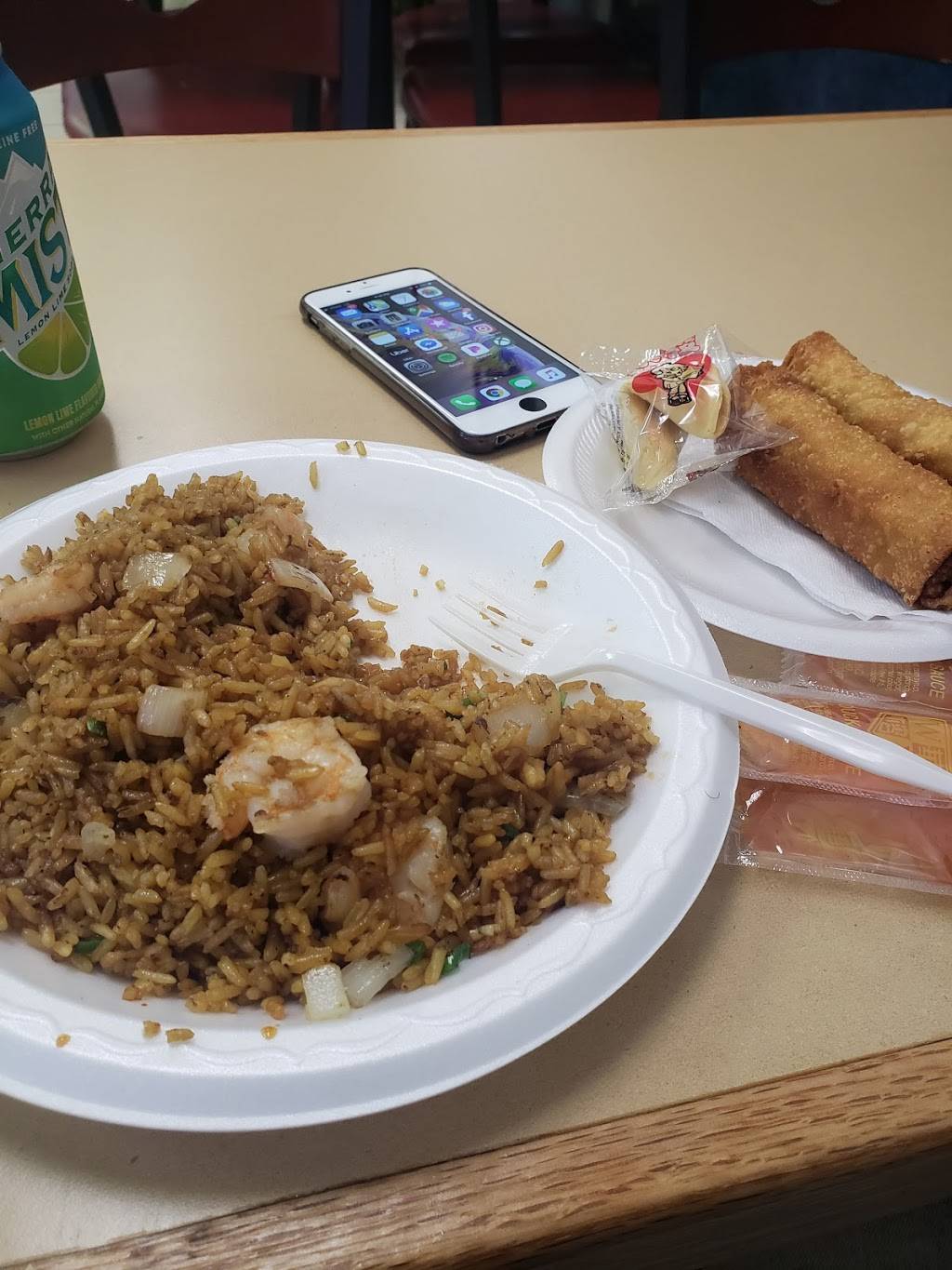 Golden Kitchen Restaurant | restaurant | 3311 N Sterling Ave, Peoria, IL 61604, USA | 3096866888 OR +1 309-686-6888