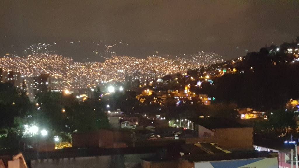 El Rey De Las Fritas | restaurant | 9343 SW 40th St, Miami, FL 33165, USA | 3052239944 OR +1 305-223-9944