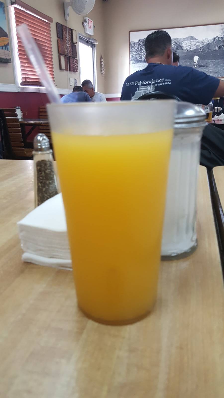 Lorenzo Cafeteria | restaurant | 10450 NW South River Dr, Medley, FL 33178, USA | 3058871131 OR +1 305-887-1131