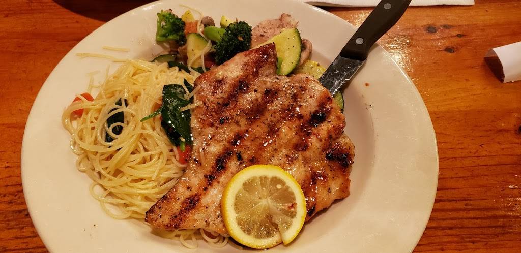 Johnny’s Italian-American Tavern by Carino’s | restaurant | 231 SW Loop 410, San Antonio, TX 78245, USA | 2106477705 OR +1 210-647-7705