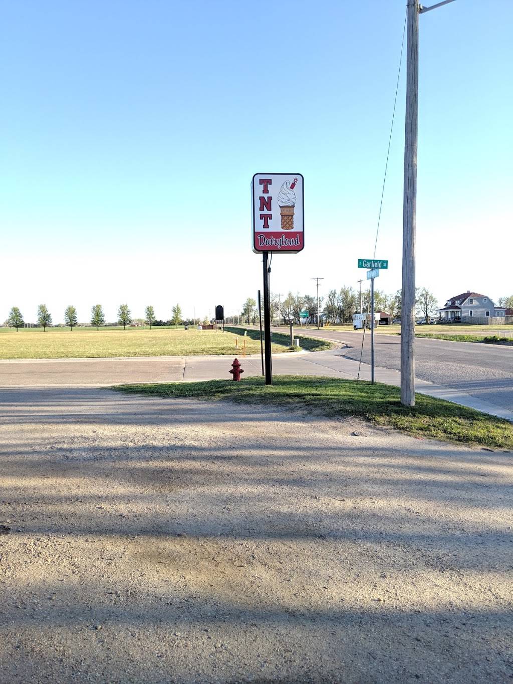 TNT Dairy Land | restaurant | 452 S Broadway Ave, Sterling, KS 67579, USA | 6202782297 OR +1 620-278-2297