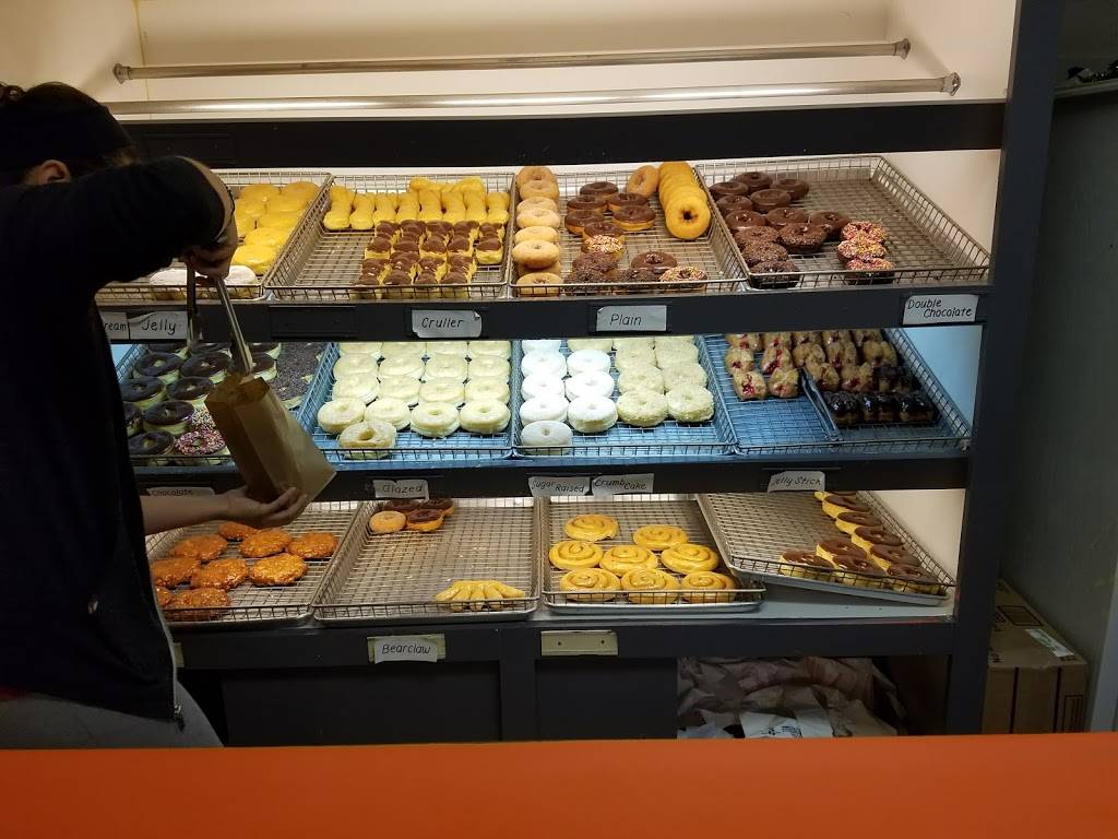 Donut Star | cafe | 204 Worcester St, North Grafton, MA 01536, USA | 5088399870 OR +1 508-839-9870