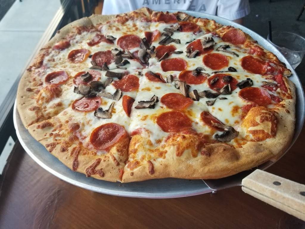 Big Woods Speedway | restaurant | 1002 N Main St, Speedway, IN 46224, USA | 3177573250 OR +1 317-757-3250