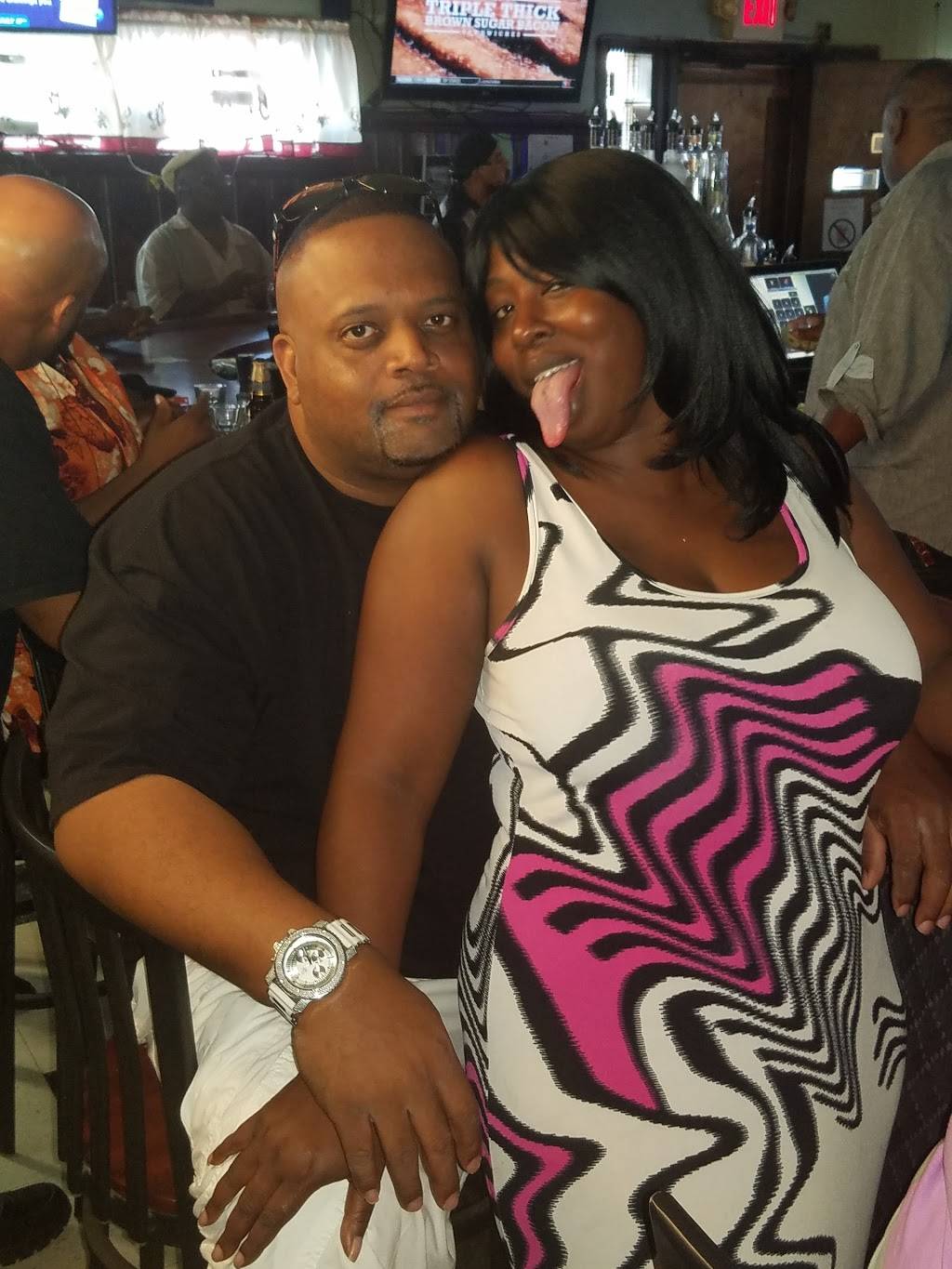 Mikes Tavern | restaurant | 1105 Roselle St, Linden, NJ 07036, USA | 9084864535 OR +1 908-486-4535