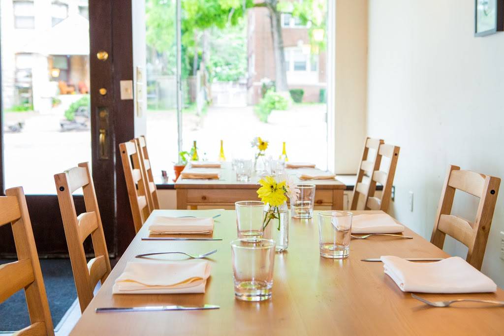 Freshwater | restaurant | 3711 SW Trafficway, Kansas City, MO 64111, USA | 8168200296 OR +1 816-820-0296