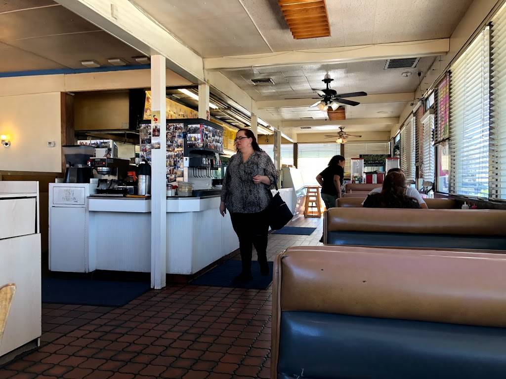 Golden Ox | restaurant | 6490 Magnolia Ave, Riverside, CA 92506, USA | 9517828922 OR +1 951-782-8922