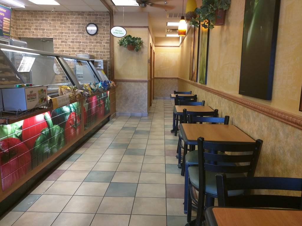 Subway | restaurant | 1799 E 10th St, Bloomington, IN 47408, USA | 8123233500 OR +1 812-323-3500