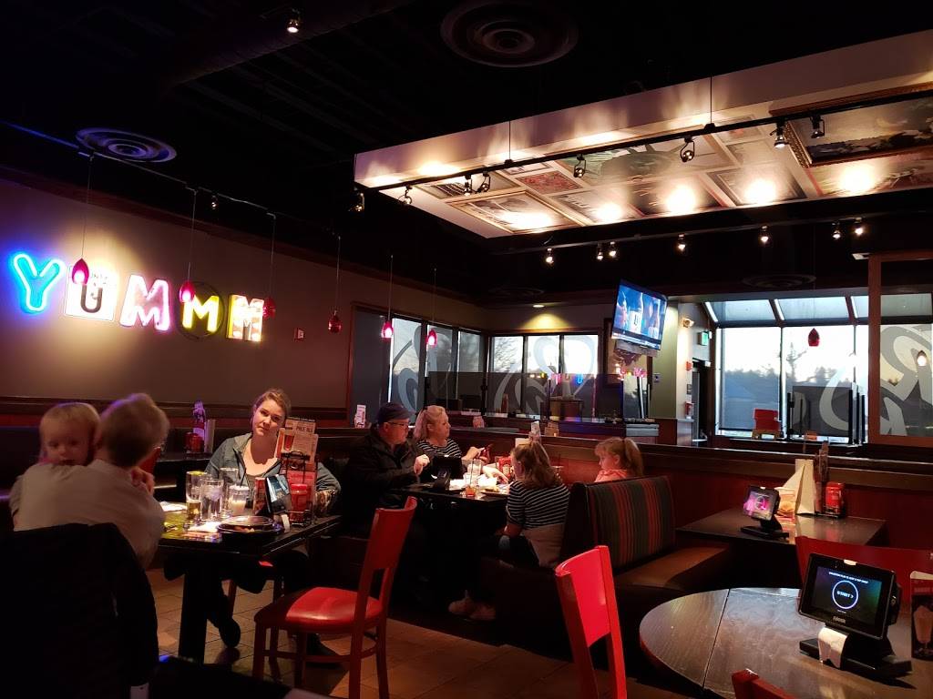 Red Robin Gourmet Burgers and Brews | restaurant | 18029 Garden Way NE, Woodinville, WA 98072, USA | 4254886300 OR +1 425-488-6300