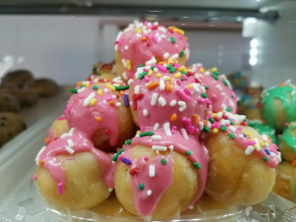 Donut World | restaurant | 2567 Gessner Rd, Houston, TX 77080, USA | 7134609459 OR +1 713-460-9459