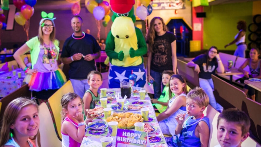 United Skates of America | cafe | 30325 Palisades Pkwy, Wickliffe, OH 44092, USA | 4409445301 OR +1 440-944-5301