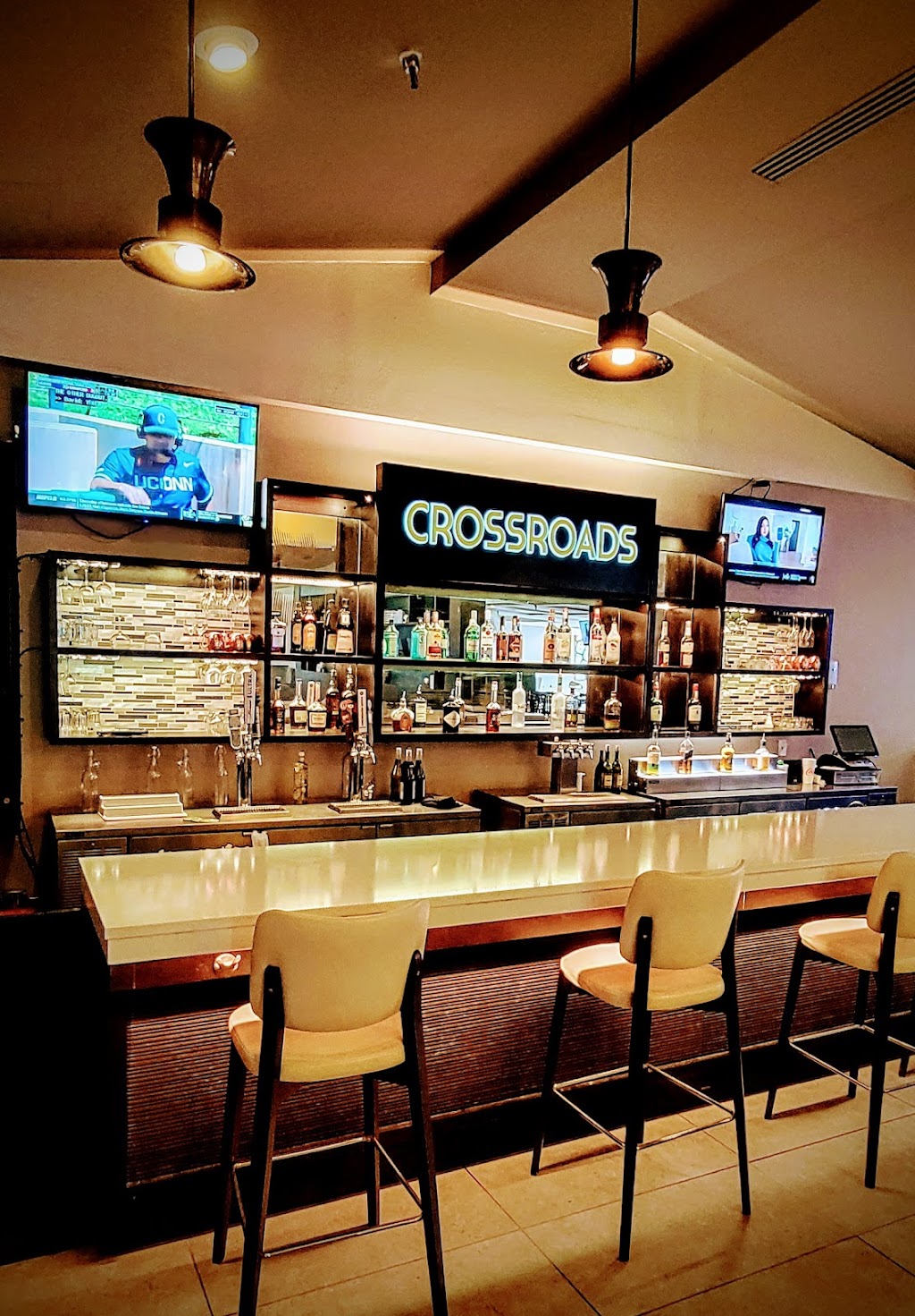 Crossroads Tavern | night club | 701 4th St, Alexandria, LA 71301, USA | 3185418330 OR +1 318-541-8330