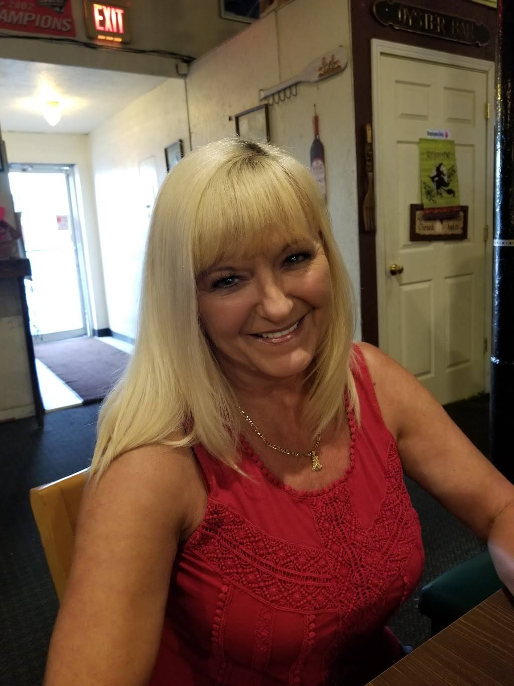 Shuckers | night club | 70 Olde Main Plaza, St Albans, WV 25177, USA | 3047221500 OR +1 304-722-1500