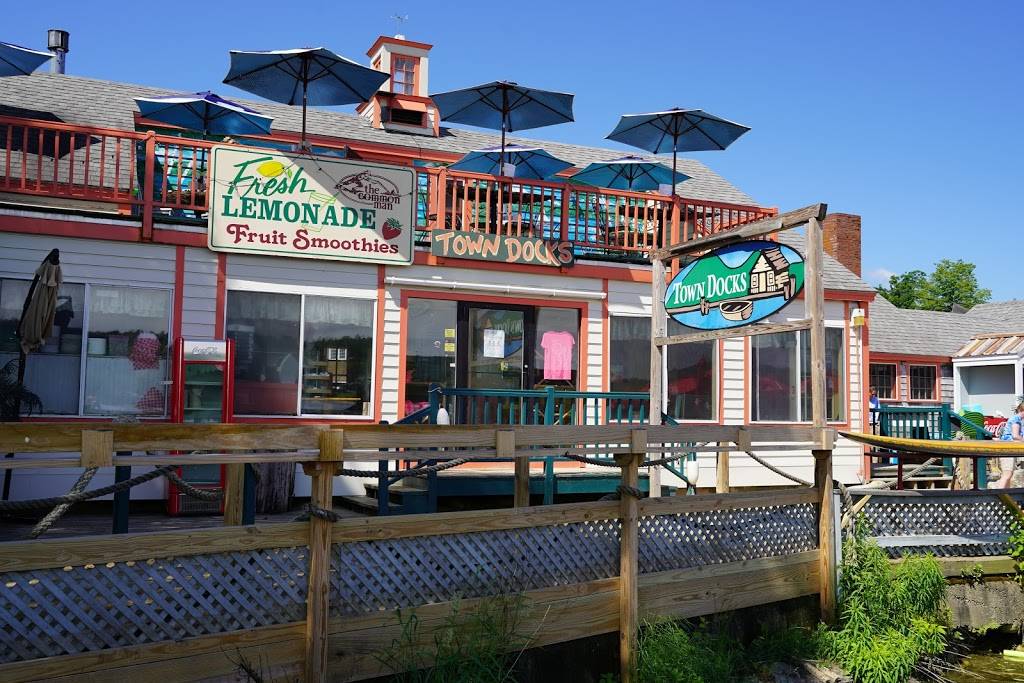 Town Docks Restaurant | restaurant | 289 Daniel Webster Hwy, Meredith, NH 03253, USA | 6032793445 OR +1 603-279-3445