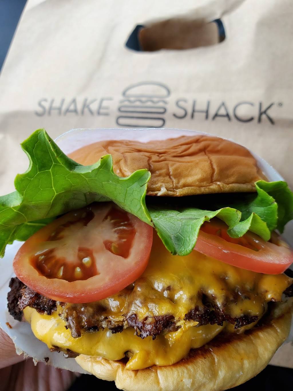 Shake Shack | restaurant | 4005 The Strand W, Columbus, OH 43219, USA | 6144077728 OR +1 614-407-7728
