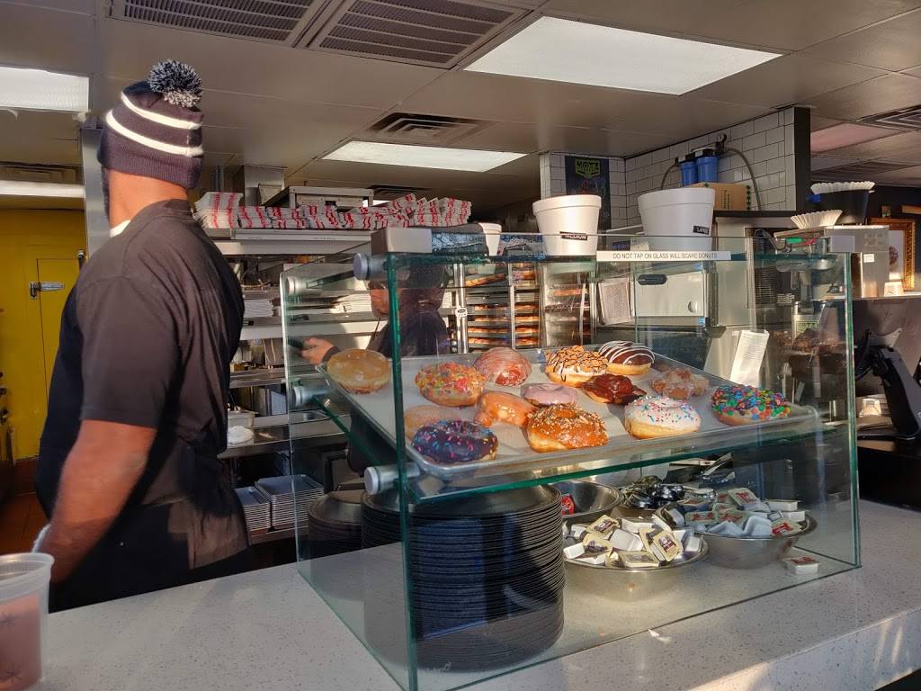 Sam’s Fried Chicken & Donuts | restaurant | 601 Heights Blvd, Houston, TX 77007, USA | 7138803550 OR +1 713-880-3550