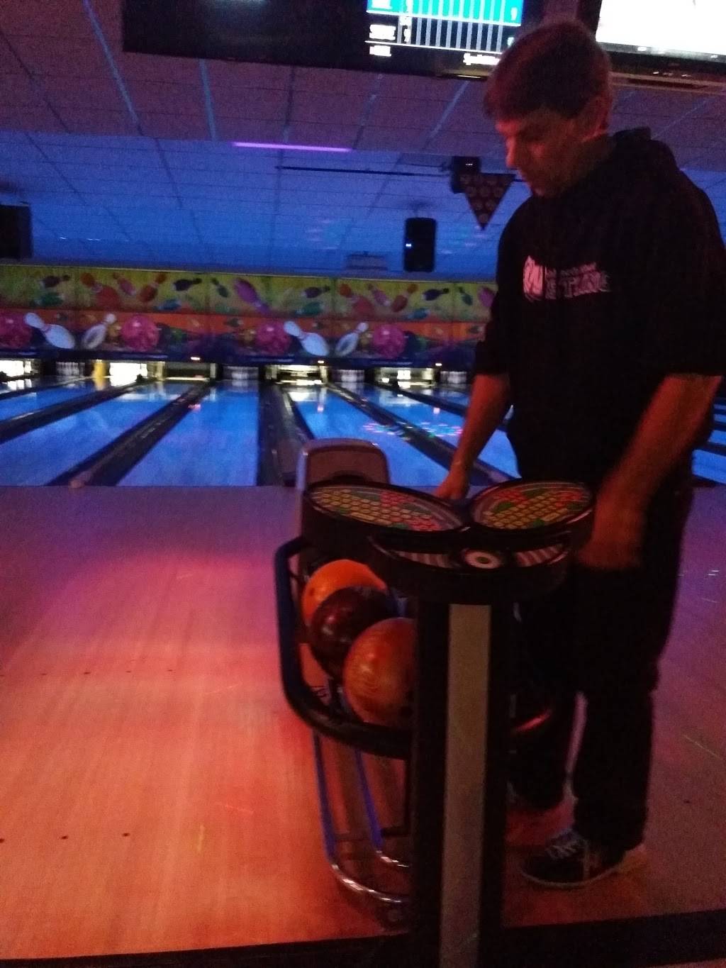 Coral Lanes LLC | night club | 1025 Grand Ave, Rothschild, WI 54474, USA | 7153595300 OR +1 715-359-5300