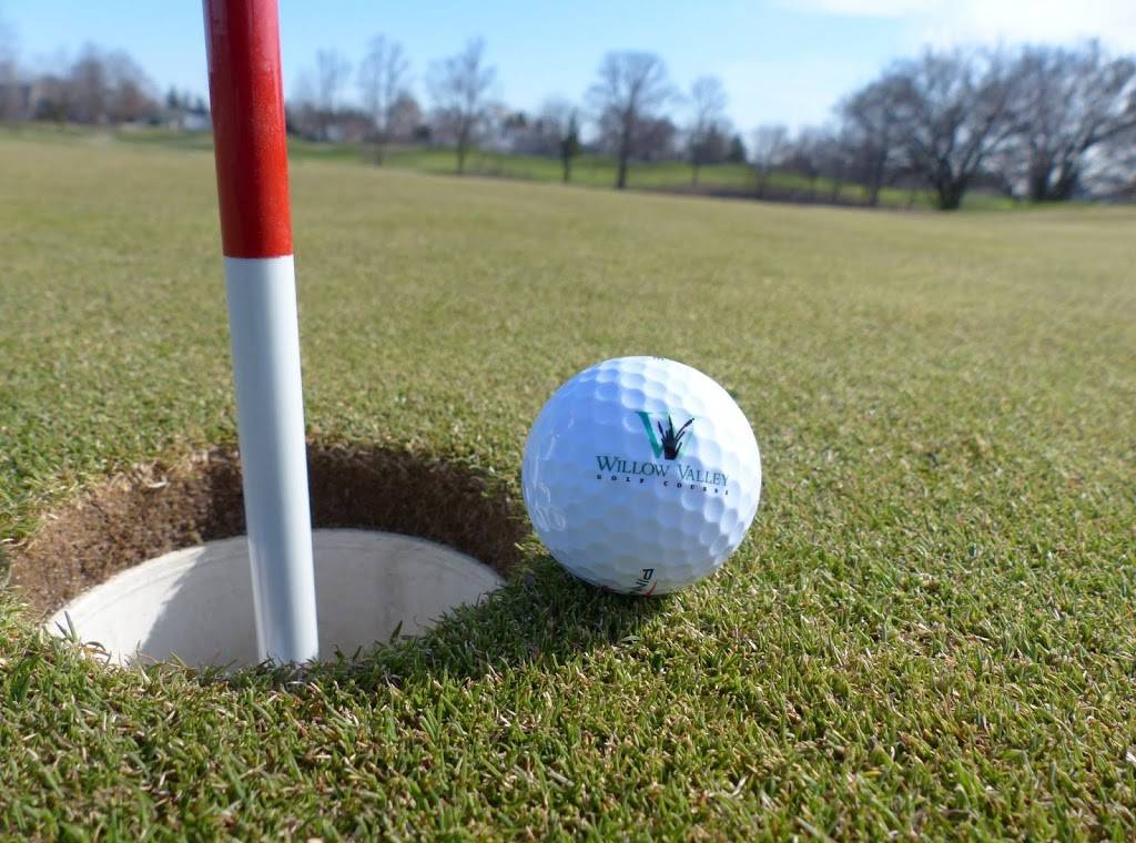 Willow Valley Golf Course | restaurant | 8475 English Church Rd E, Mount Hope, ON L0R 1W0, Canada | 9056792703 OR +1 905-679-2703