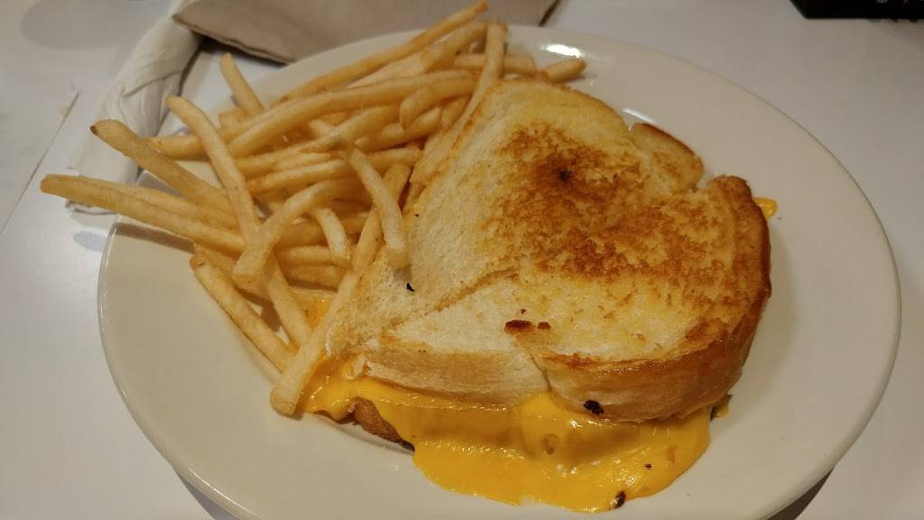 Steak n Shake | restaurant | 518 Essex Dr, Kokomo, IN 46901, USA | 7658688206 OR +1 765-868-8206