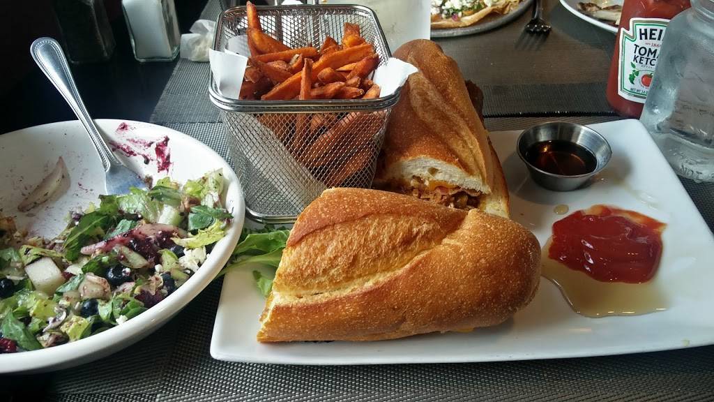 Tuckd Away Bar and Grill | restaurant | 90 Yonkers Ave, Tuckahoe, NY 10707, USA | 9142229162 OR +1 914-222-9162