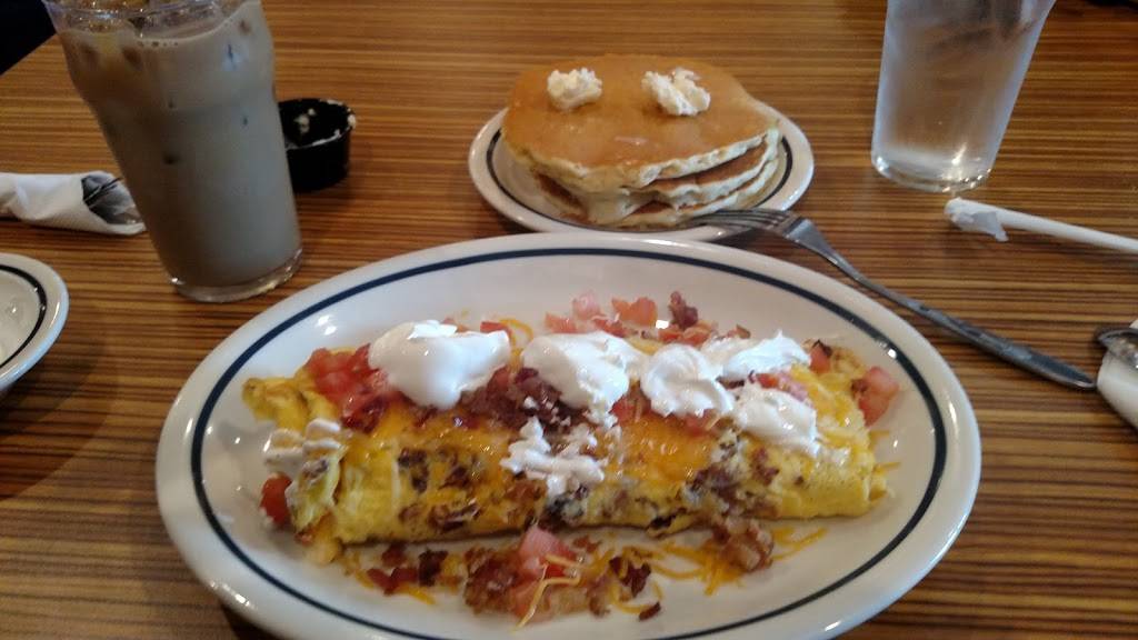 IHOP | restaurant | 3204 N Maize Rd, Wichita, KS 67205, USA | 3169282280 OR +1 316-928-2280