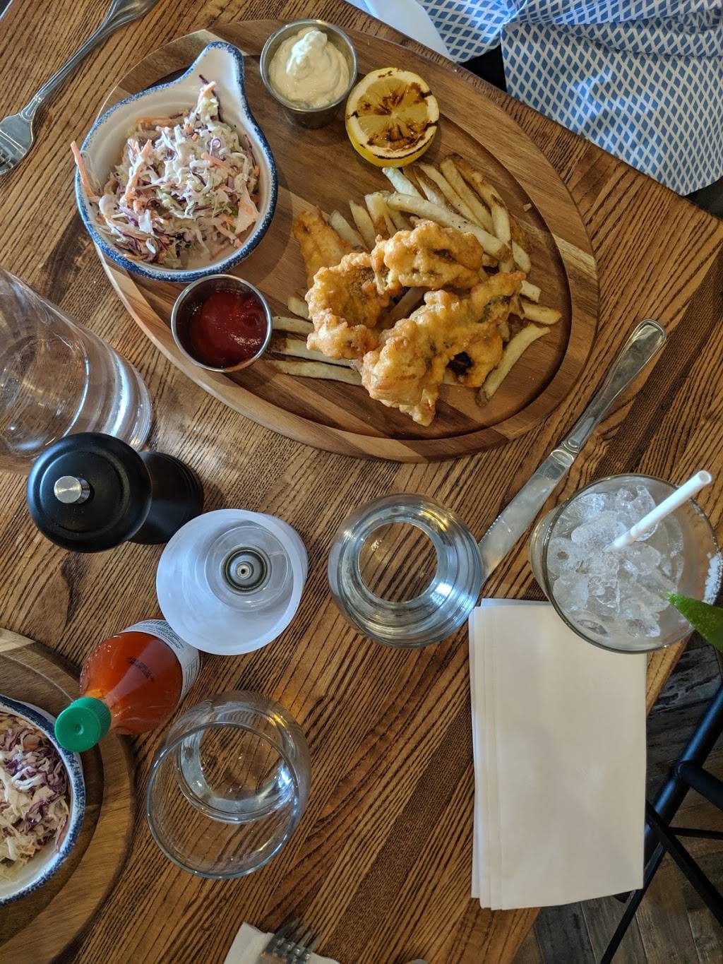 Lindeys Lake House Lakewood | restaurant | 15625 Detroit Ave, Lakewood, OH 44107, USA | 2163039699 OR +1 216-303-9699