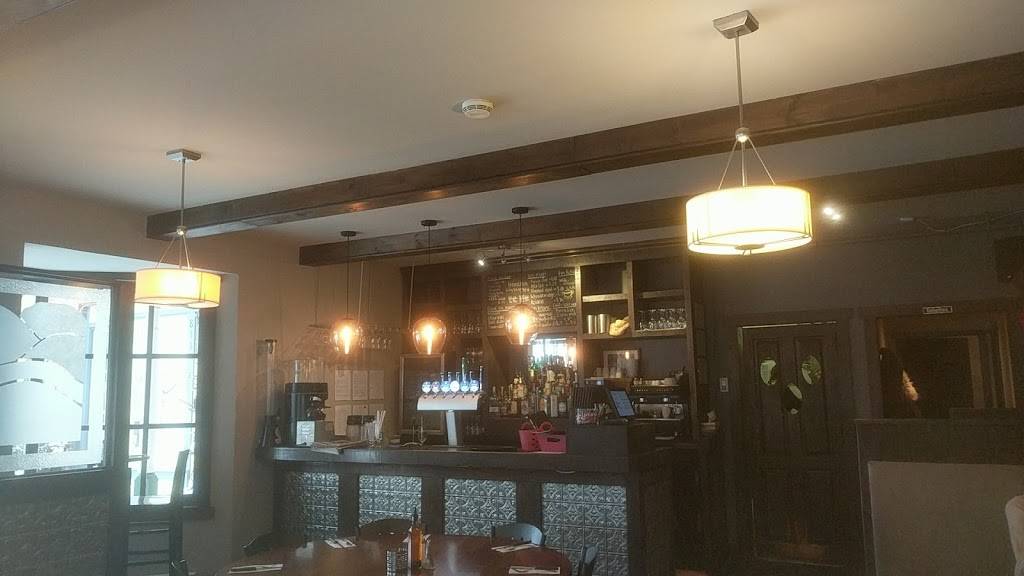 Pizza & Cie | restaurant | 814-1 Rue de Saint Jovite, Mont-Tremblant, QC J8E 3J8, Canada | 8194258233 OR +1 819-425-8233