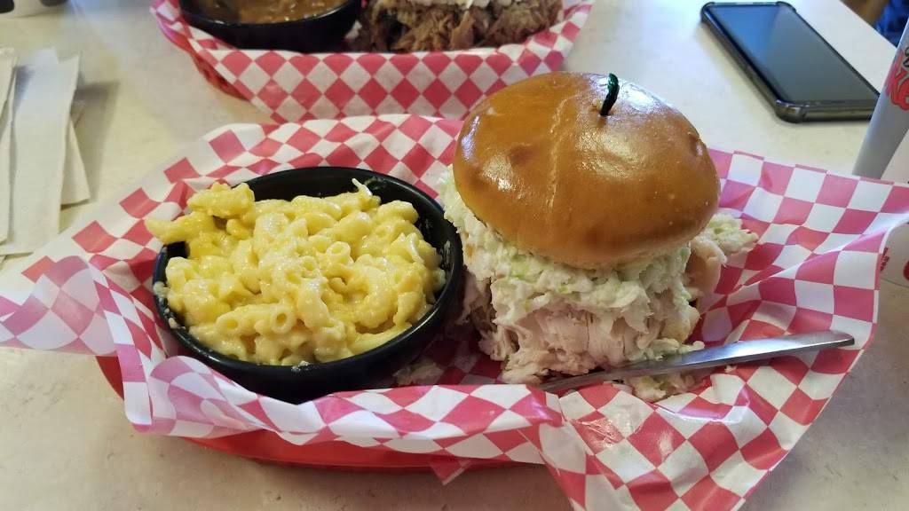 Smokehill BBQ | restaurant | 9870 Main St, Damascus, MD 20872, USA | 3012535052 OR +1 301-253-5052