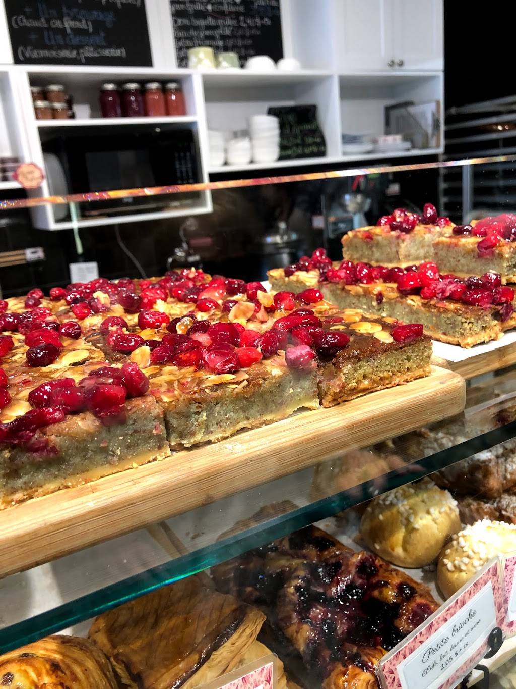 Mamie Clafoutis Fleury | bakery | 1602 Rue Fleury E, Montréal, QC H2C 1S8, Canada | 4383851602 OR +1 438-385-1602