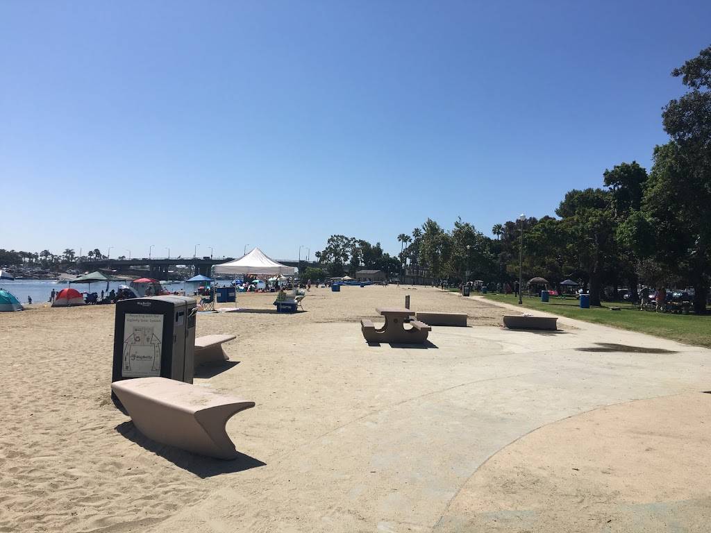 Moms Beach House Cafe | restaurant | 5839 Appian Way (E., E Sorrento Dr, Long Beach, CA 90803, USA | 5624776820 OR +1 562-477-6820