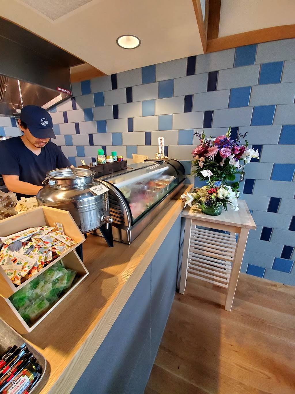 Uroko | restaurant | 1023 Springdale Rd Bldg 1 Suite C, Austin, TX 78721, USA | 5125204004 OR +1 512-520-4004