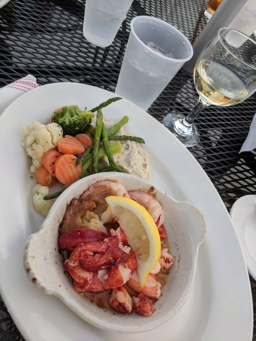Lobstermans Wharf | restaurant | 224 Ocean Point Rd, East Boothbay, ME 04544, USA | 2076333443 OR +1 207-633-3443