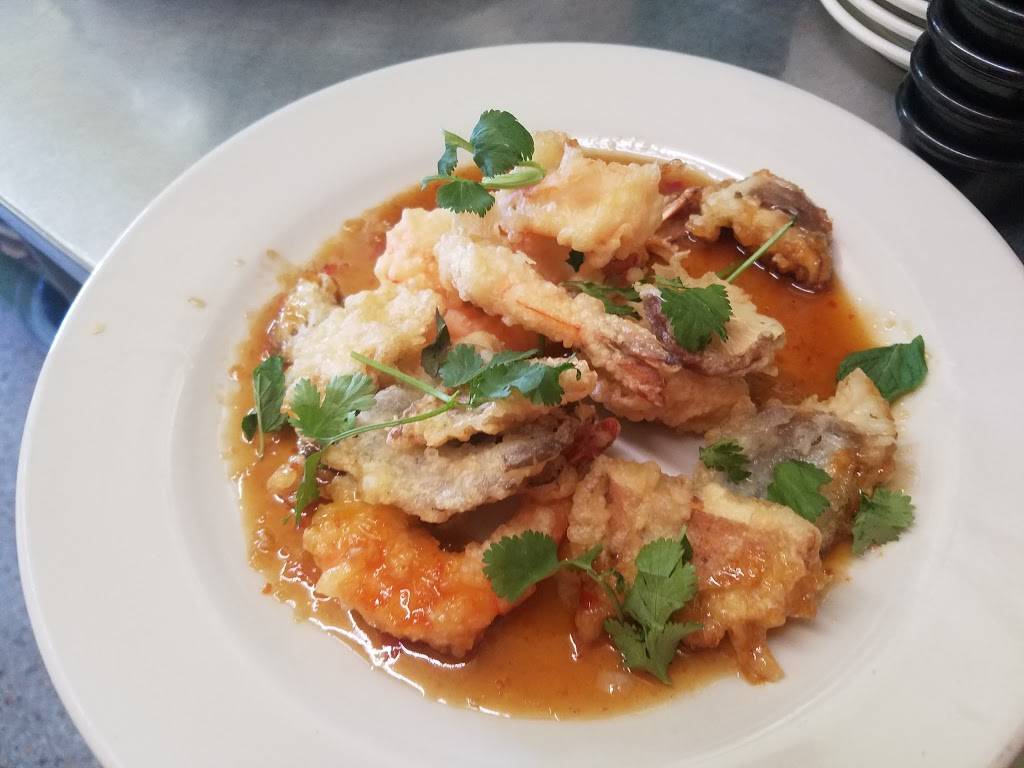 Songkran Thai Restaurant | restaurant | 2309 S Ridgewood Ave, South Daytona, FL 32119, USA | 3867600300 OR +1 386-760-0300