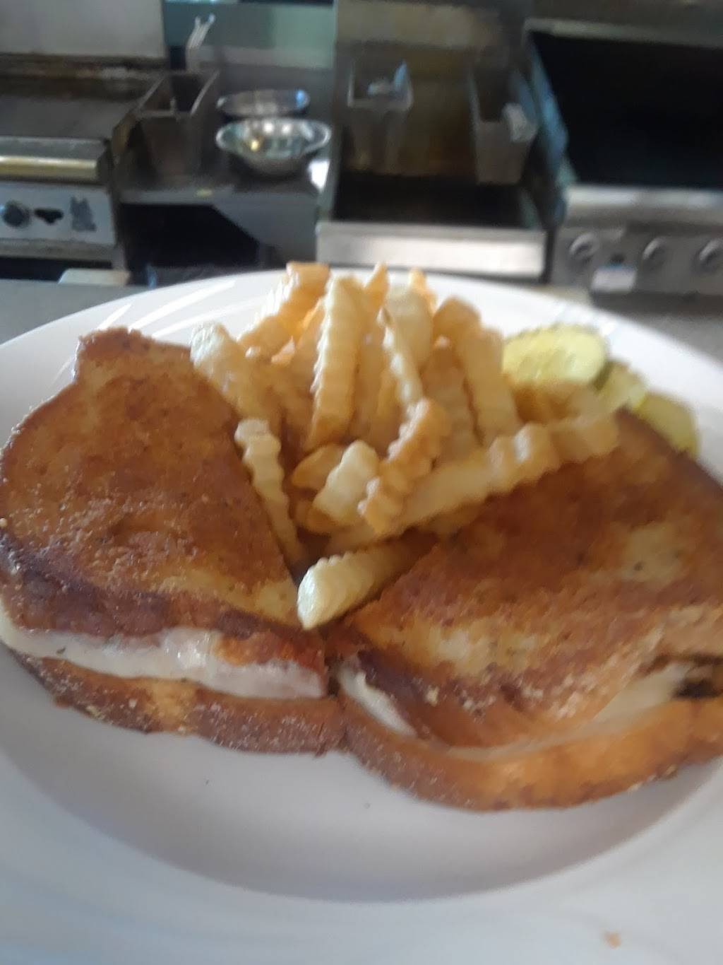 Champion Chicken | restaurant | 8718 W Lisbon Ave, Milwaukee, WI 53222, USA | 4144626200 OR +1 414-462-6200