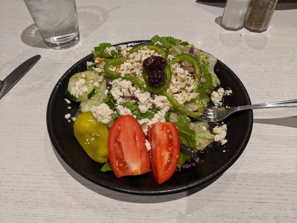 Rias Restaurant & Lounge | night club | 6955, 3550 W Edgewood Dr, Jefferson City, MO 65109, USA | 5736365221 OR +1 573-636-5221