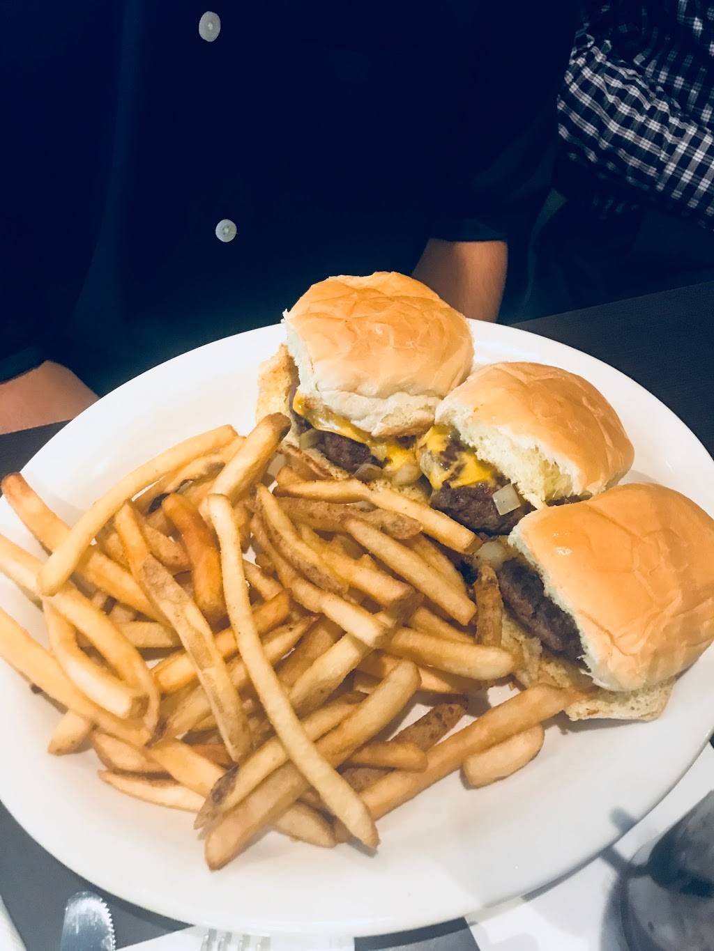 The Hills City Grille | restaurant | 2940 Rochester Rd, Troy, MI 48083, USA | 2485281620 OR +1 248-528-1620