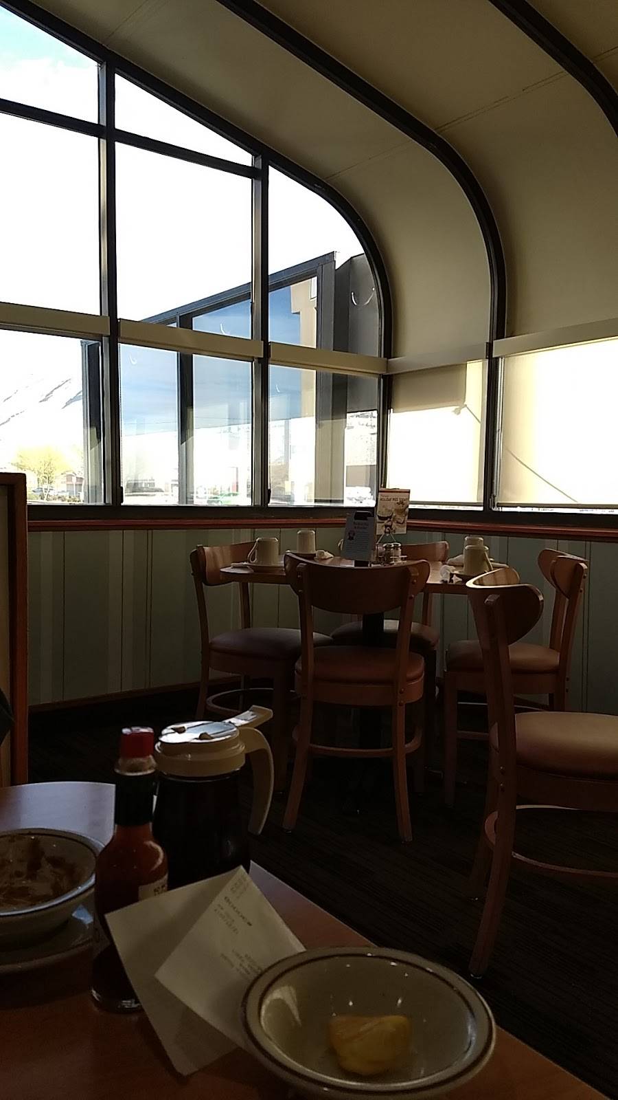 Village Inn | bakery | 2929 N Mesa St, El Paso, TX 79902, USA | 9155440229 OR +1 915-544-0229