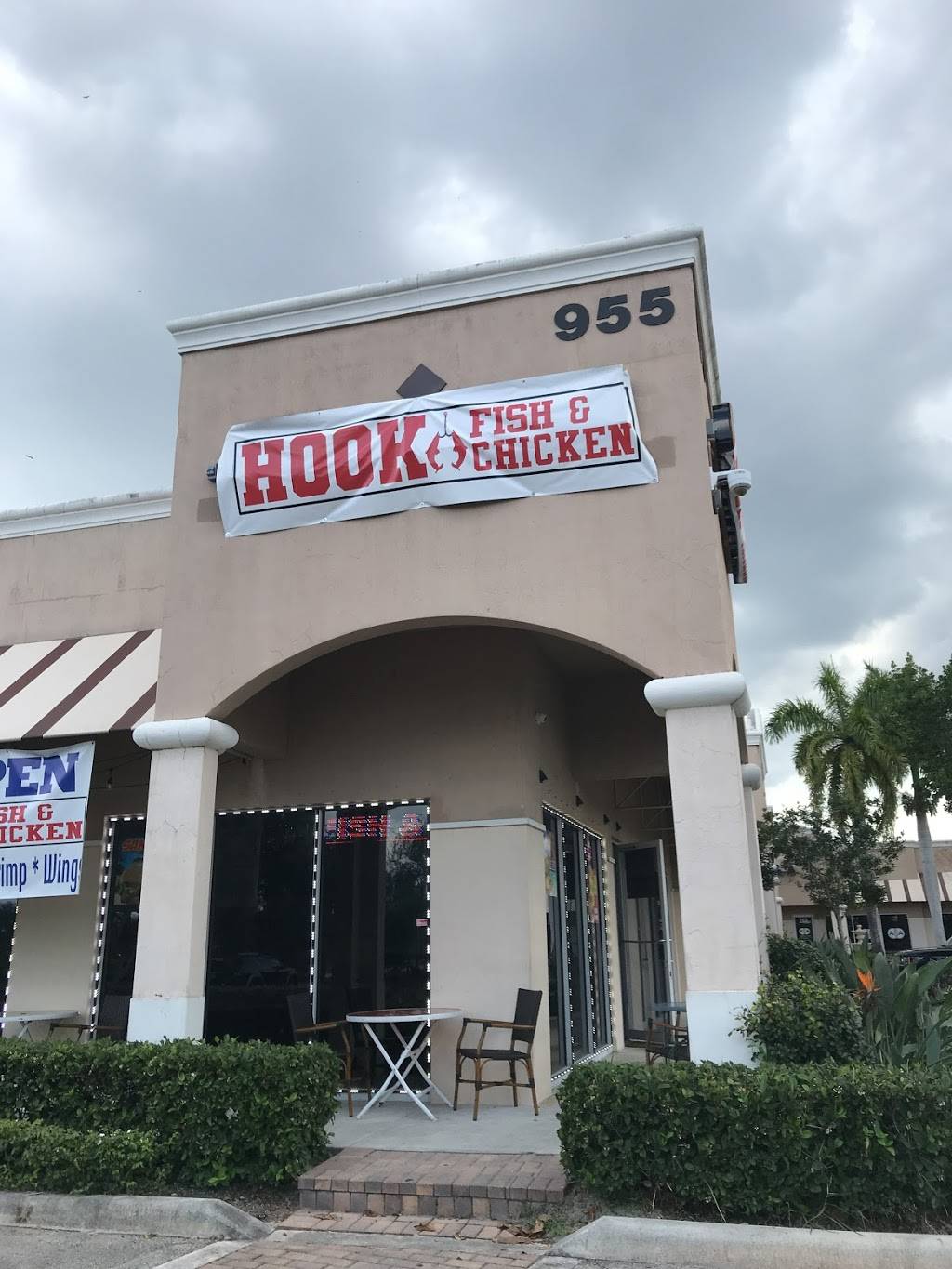 Hook Fish & Chicken | restaurant | 955 Sansburys Way STE 213, West Palm Beach, FL 33411, USA | 5612490070 OR +1 561-249-0070