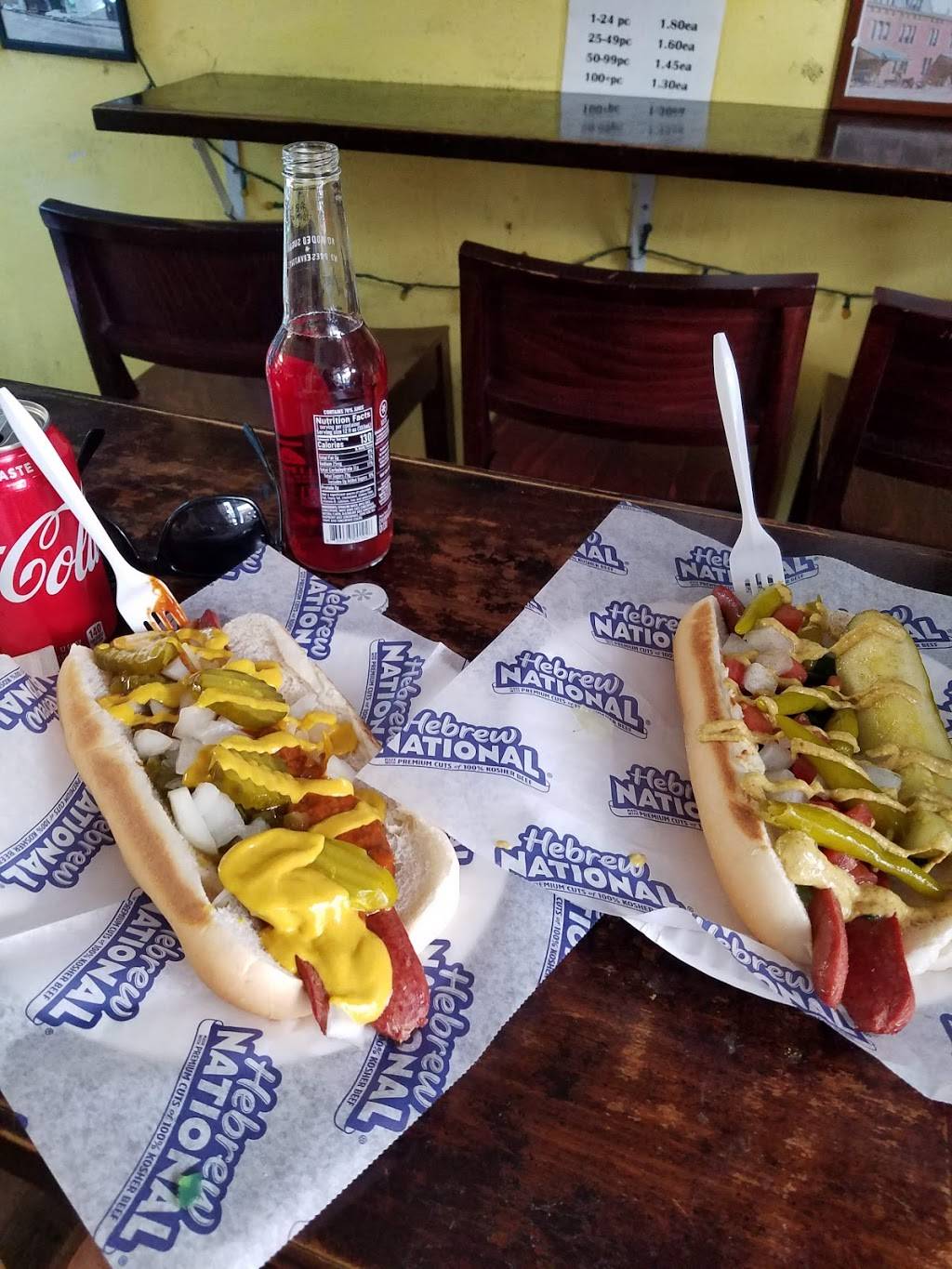 Jakes Diggity Dogs | restaurant | 40 Broad St, Milford, CT 06460, USA | 2032831199 OR +1 203-283-1199