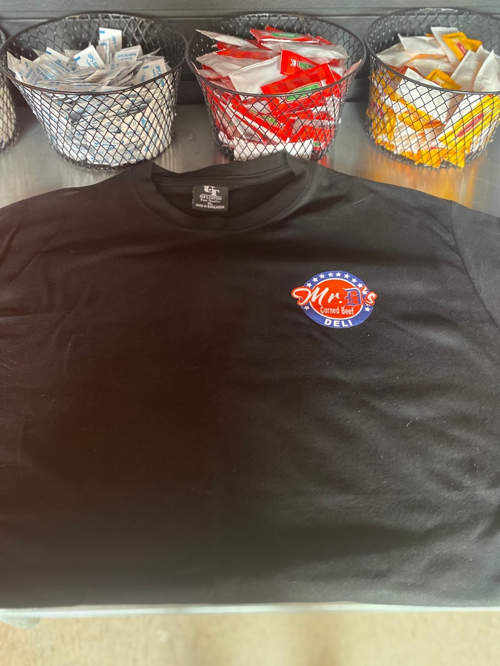 Mr. Ds Corned Beef Deli | restaurant | 23005 Gratiot Ave, Eastpointe, MI 48021, USA | 5862003933 OR +1 586-200-3933