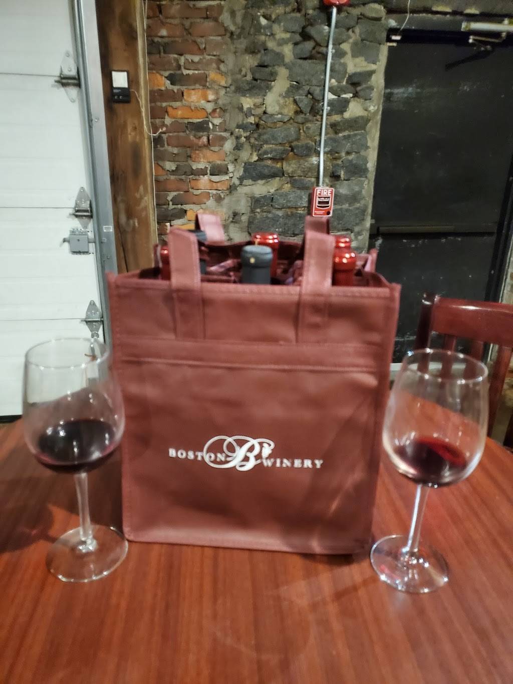 Boston Winery | restaurant | 26 Ericsson St, Boston, MA 02122, USA | 6172659463 OR +1 617-265-9463