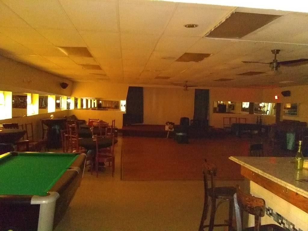 TJays Bar and Grill | restaurant | 790 Waterville St, Waterbury, CT 06710, USA | 2035283642 OR +1 203-528-3642