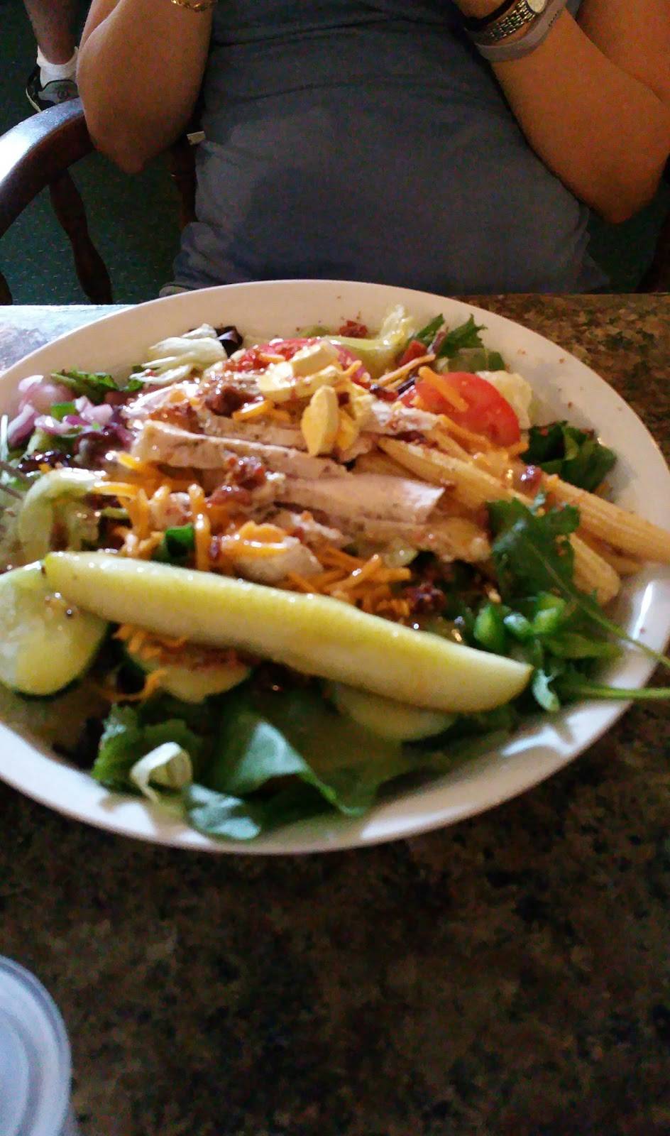 Bostons Restaurant | restaurant | 42 North St, Crossville, TN 38555, USA | 9314561925 OR +1 931-456-1925