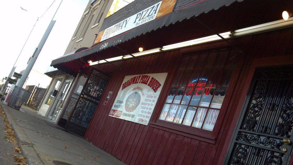 Broadway Pizza | restaurant | 2581 Broad Ave, Memphis, TN 38112, USA | 9014547930 OR +1 901-454-7930